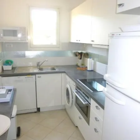 Apartmán F2 Climatise Piscine Proche Cavalaire-sur-Mer