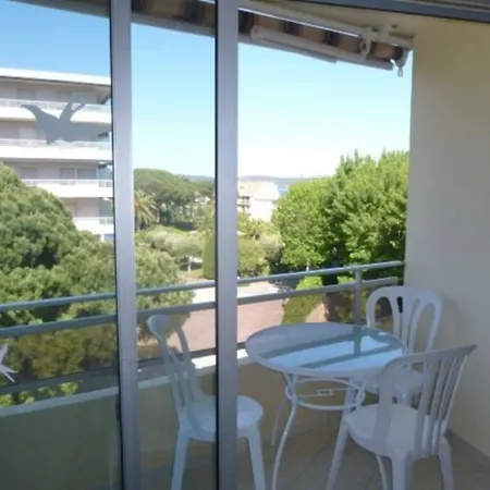 F2 Climatise Piscine Proche Cavalaire-sur-Mer